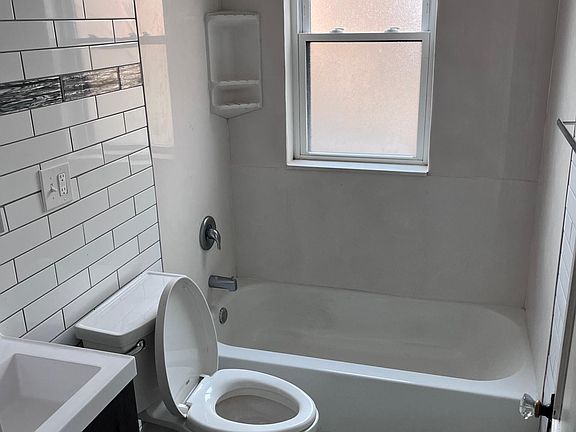 3rd image of 6152 Columbia Ave #1E
