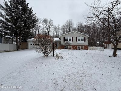 16 Briarfield Drive, Clifton Park, NY, 12065