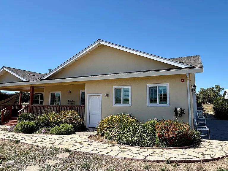 4426 Buena Vista Ln — Photo 4