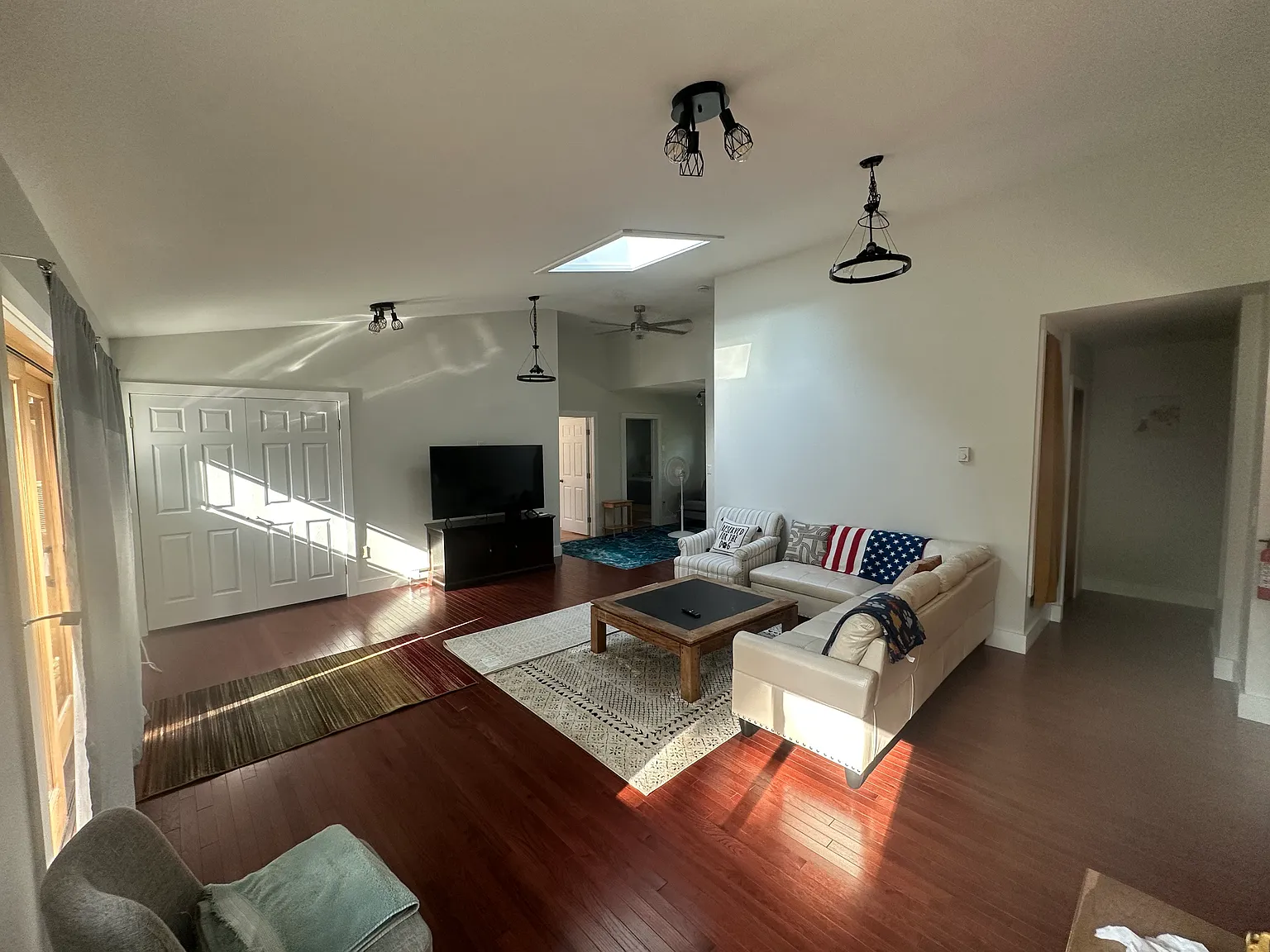 3 bed, 1400 sqft, $2,700 — Photo 3