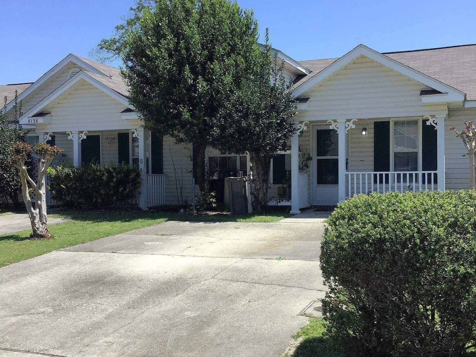 2 bed, 1.0 bath, 864 sqft, $1,285 — Photo 2