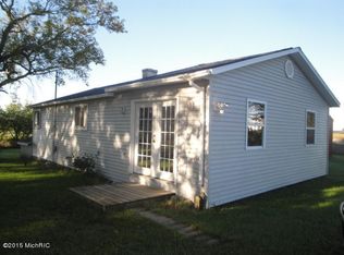 975 Washington Rd, Pentwater, MI 49449