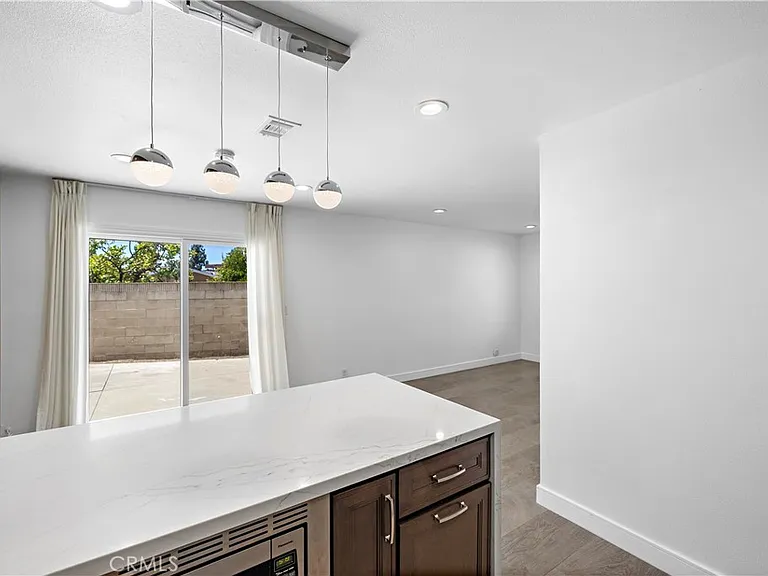 822 E Borchard Ave — Photo 4