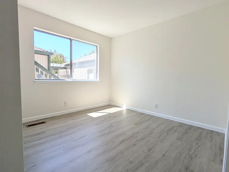 472 Lancaster Ln — Photo 17
