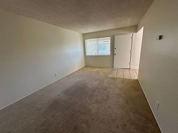 5th image of 1089 Oakmont Dr APT 3