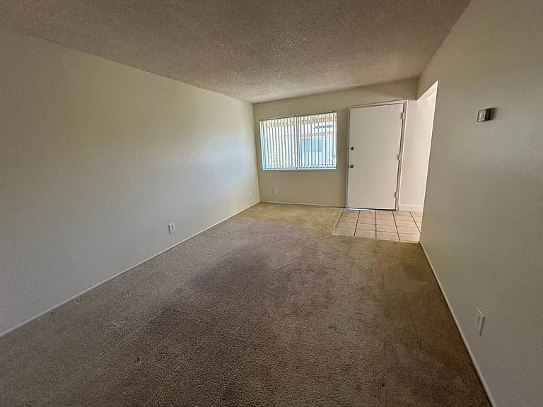1089 Oakmont Dr — Photo 5