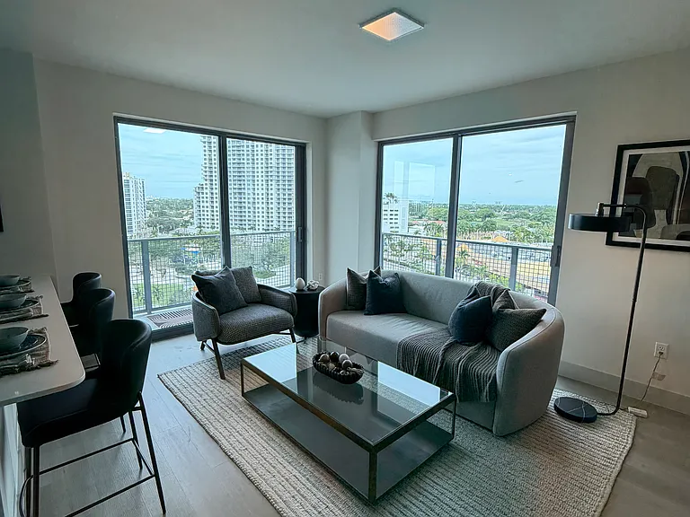 1627 Van Buren St #B — Photo 4