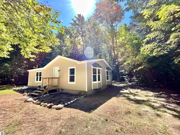 7256 Maple St, Mancelona, MI 49659