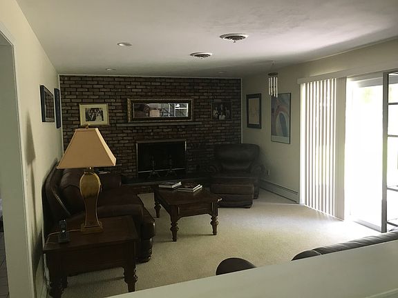 4th image of 3 Sundbury Dr
