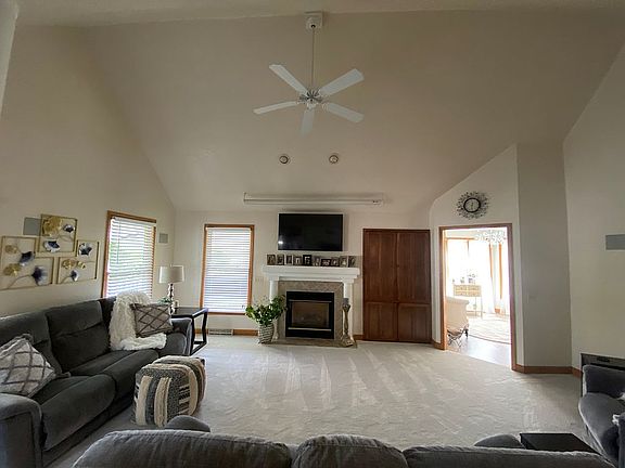 2nd image of 554 Becklee Dr
