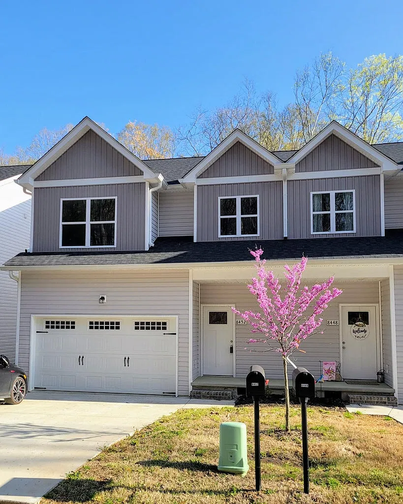 3 bed, 2.5 bath, 1680 sqft, $2,000 — Photo 2