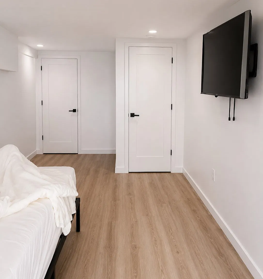 2 bed, 700 sqft, $2,200 — Photo 3