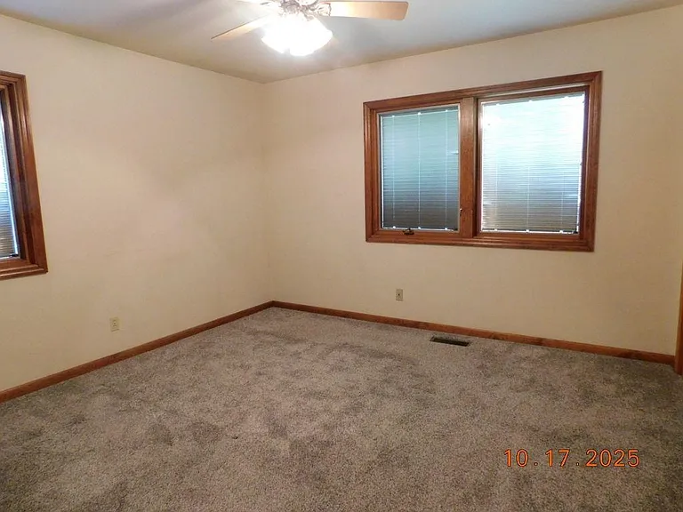 1710 Alpha St — Photo 9