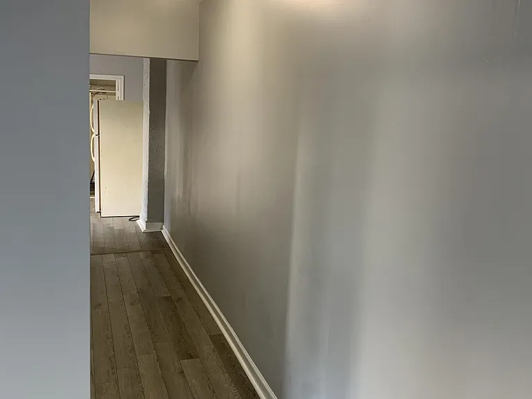 323 Porter Ave — Photo 4