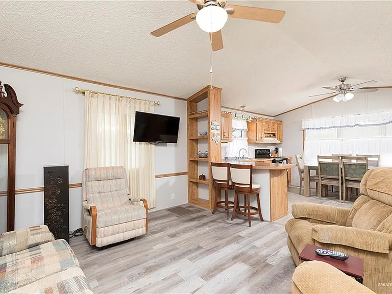 405 Cory Dr — Photo 4