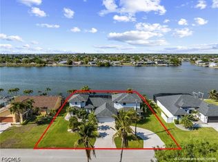 313 SE 6th St, Cape Coral, FL 33990
