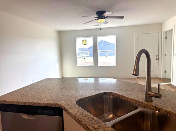1200 Harbor Dr, Salina, KS 67401