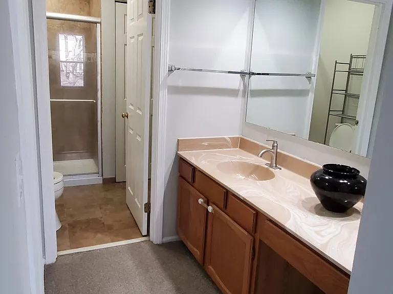 1406 Clairmont Ct — Photo 11