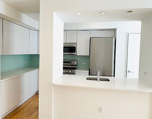 3rd image of 242 W 61st St Penthouse A