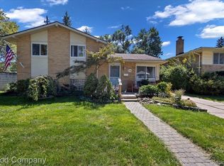 514 E Sunnybrook Dr, Royal Oak, MI