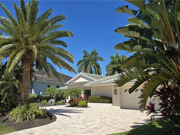 557 Parkwood LN, NAPLES, FL 34103