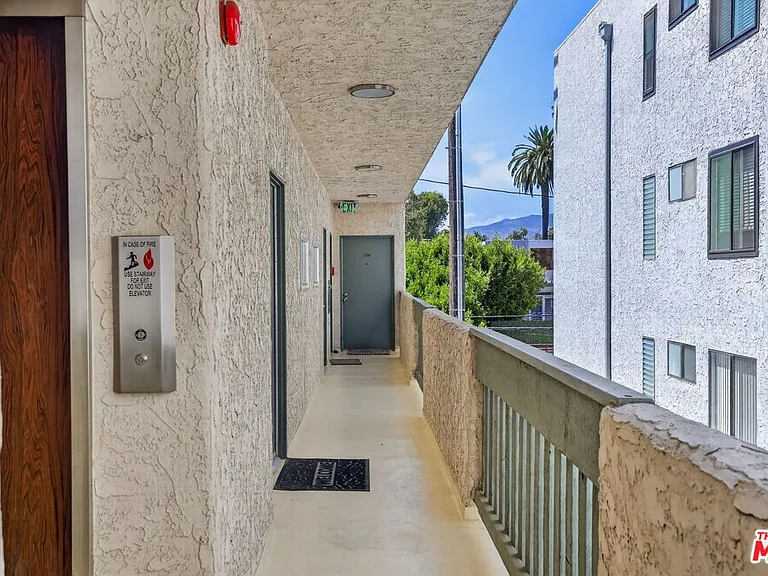 311 Montana Ave #302 — Photo 23