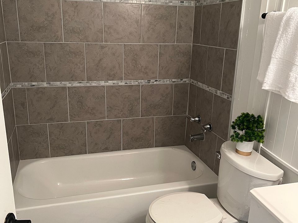 2nd image of 513 Reed Ct