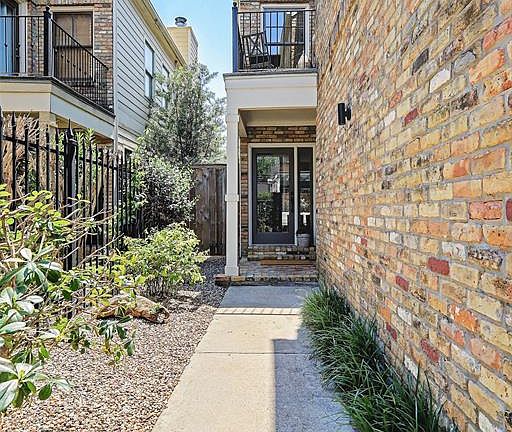 Wide entrance pathway provides additional privacy.