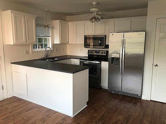 3rd image of 221 John Ave