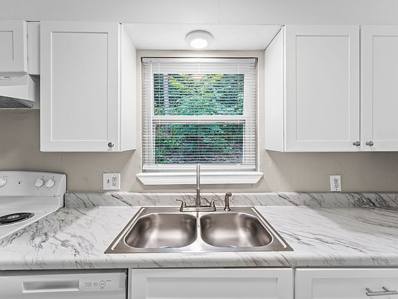 2nd image of 918 Donaldson Rd APT 116