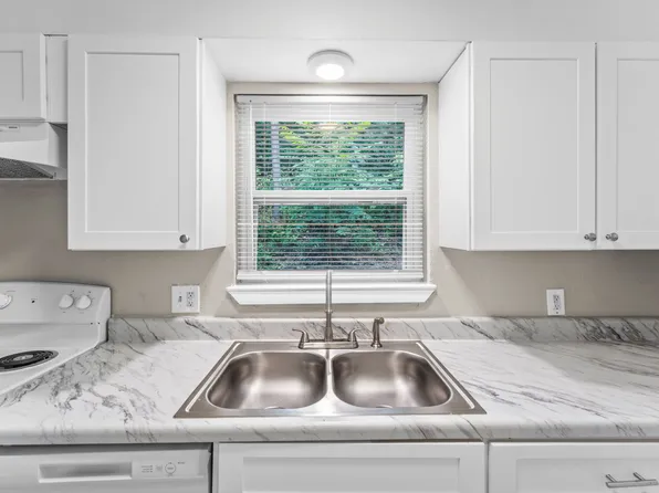 East Ridge Flats and Townhomes