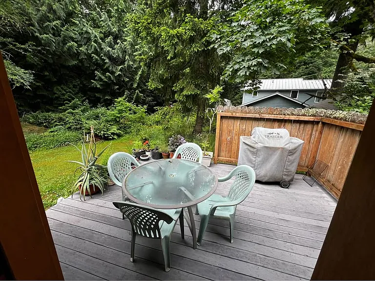 857 Democrat St — Photo 10