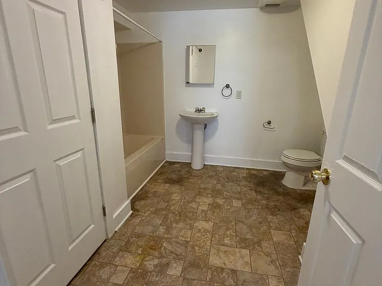 236 W Mifflin St — Photo 17