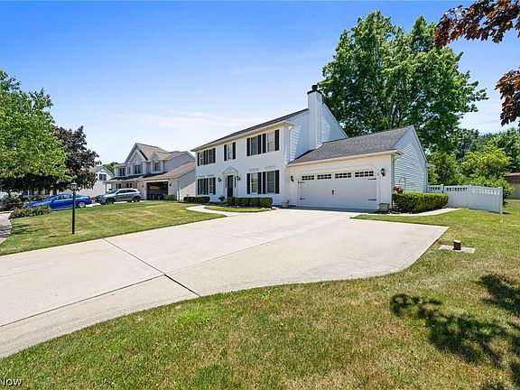 3rd image of 10515 Lake Meadows Dr