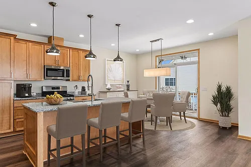 2121 Village Trl Photo 1