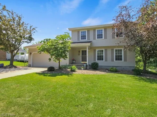 61 Sawmill Run Dr, Canfield, OH 44406