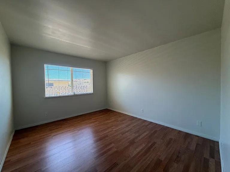 29205 Exeter St — Photo 47