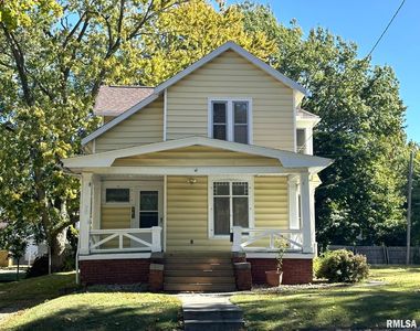 561 N Cedar St, Galesburg, IL, 61401