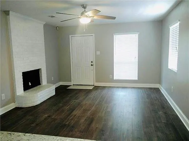 916 Ridgewood Dr — Photo 2