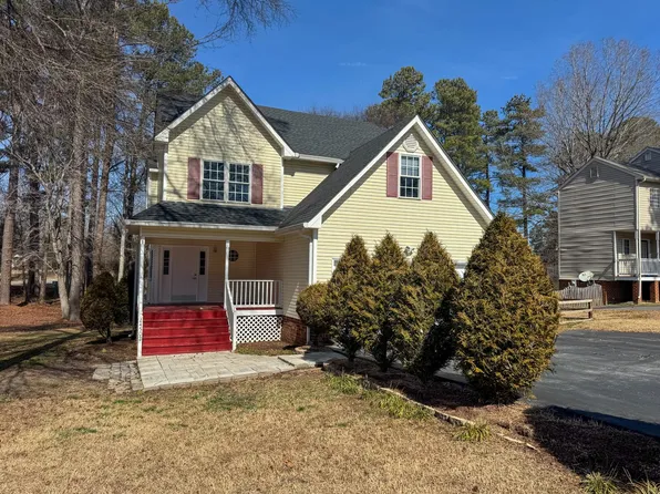 24502 Lake Dr N, Petersburg, VA 23803