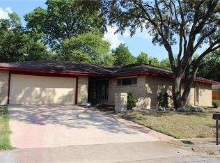 404 Lakewood Dr, Desoto, TX 75115