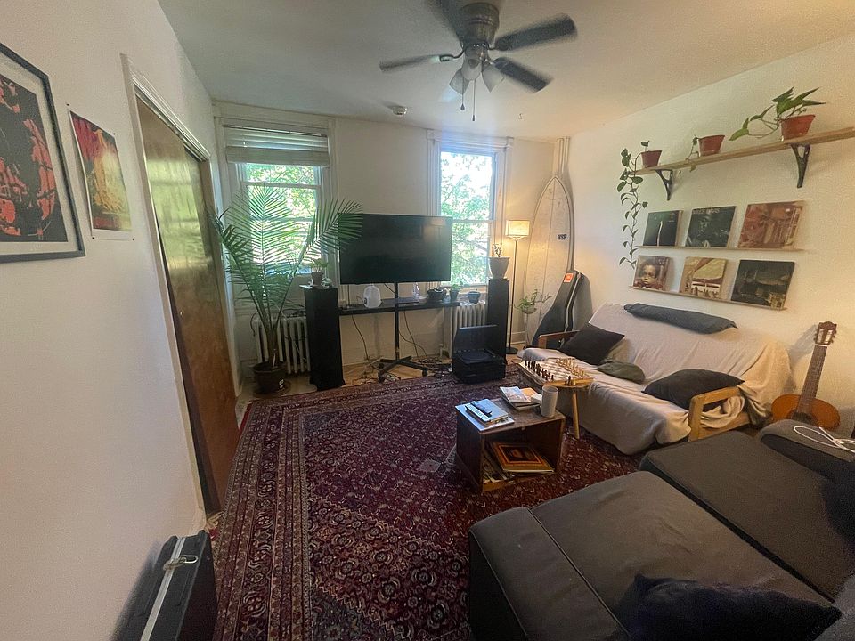 1st image of 218 Bainbridge St Floor 2