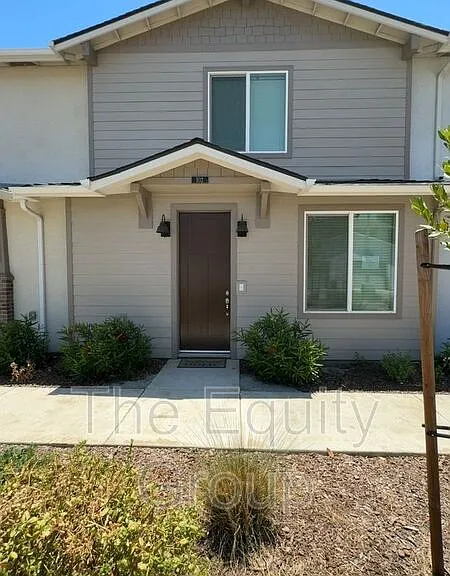 505 S Summit St #102 — Photo 2
