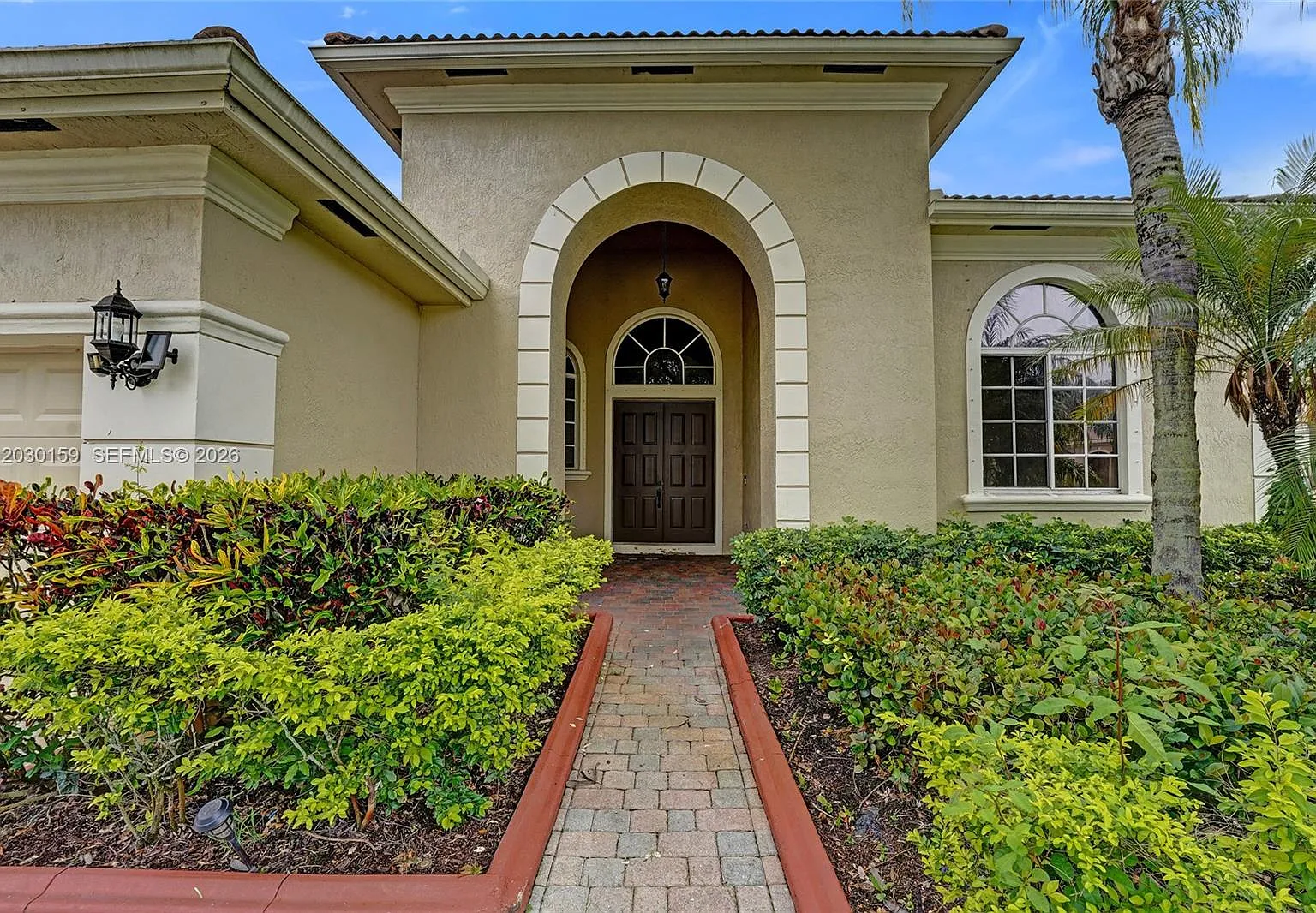 4 bed, 3.5 bath, 2834 sqft, $5,700 — Photo 2