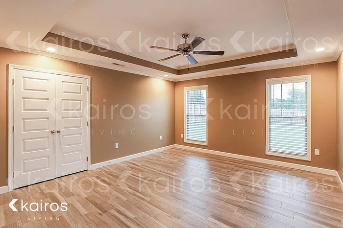 977 Garrett Ln — Photo 8