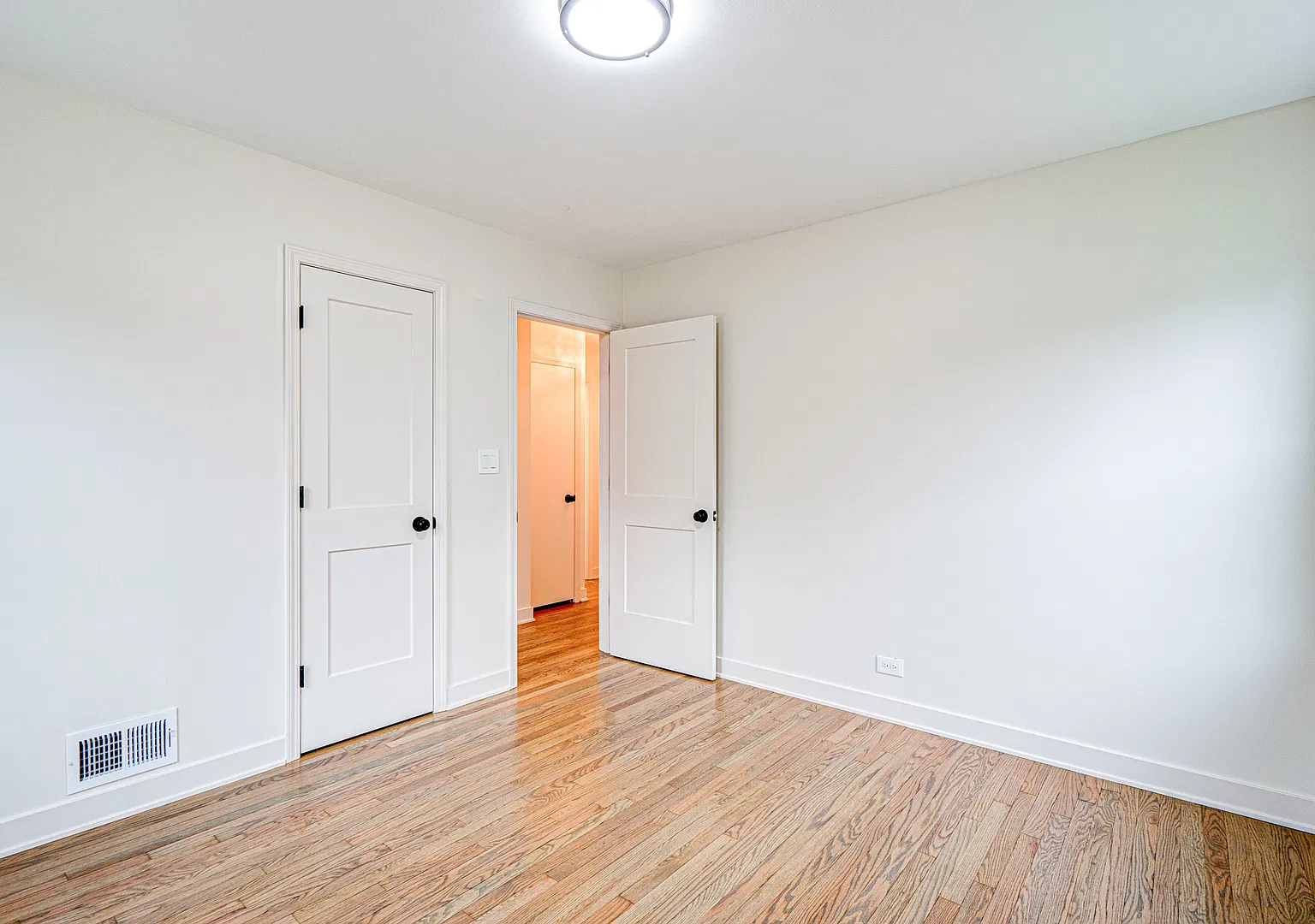 3 bed, 1104 sqft, $3,200 — Photo 3