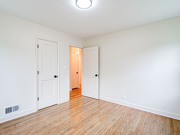 3rd image of 458 Rice Ave