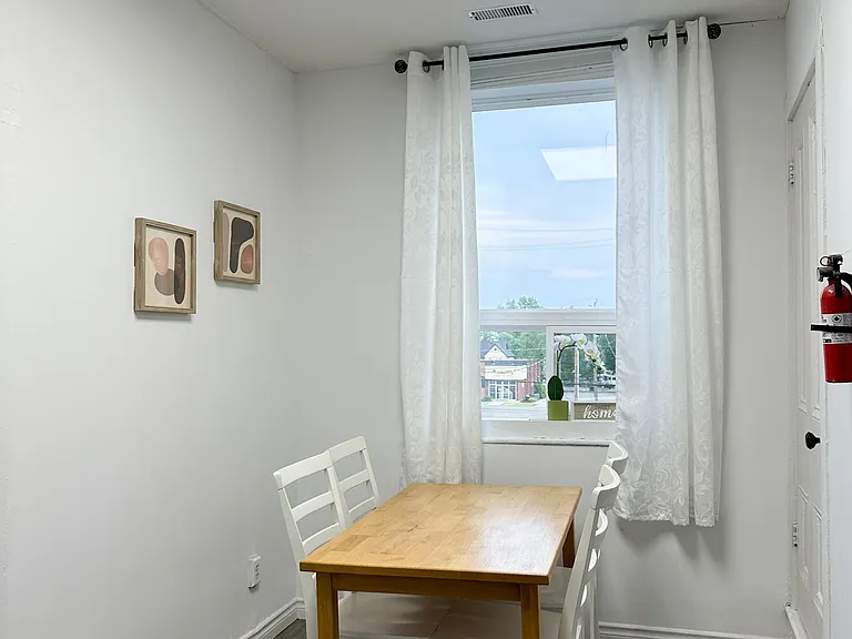 11 King St E — Photo 8