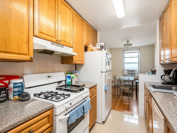 60-11 Broadway image 10 of 16