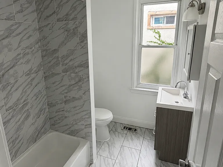 125 N Sickels St — Photo 13